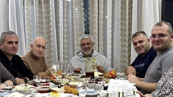 Ajith: அடுத்தடுத்து நைட் பார்ட்டி... அஜித்தின் பாச வலையில் சிக்கிய விடாமுயற்சி டீம்... ஒரே மஜா தான்!