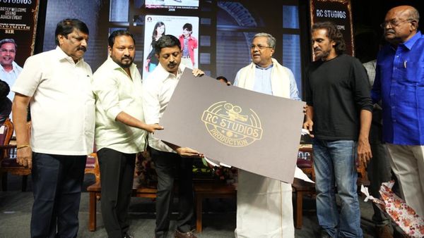 புதிய படைப்புகளுடன் திரையுலகை திரும்பி பார்க்க வைக்கும் இயக்குநர் R.சந்துரு!!