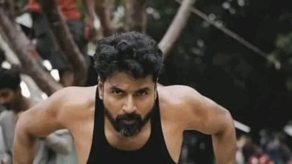 Sivakarthikeyan: அயலான் படமே ஓடல.. இதுல இவரு அடுத்த தளபதியா?.. கலாய்க்கும் விஜய் ரசிகர்கள்!