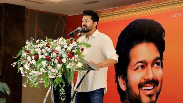 மத்தவங்களுக்குத்தான் தமிழக வெற்றி கழகம்.. ரசிகர்களுக்கு தளபதி விஜய் கழகம்.. டீகோட் பண்ண ஃபேன்ஸ்!