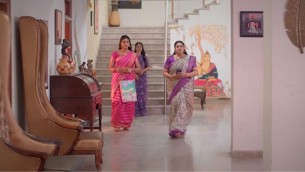 ஒரு பக்கம் கார்த்திக், மறுபக்கம் மீனாட்சி..நடக்க போவது என்ன?கார்த்திகை தீபம் சீரியல் இன்றைய எபிசோட்!