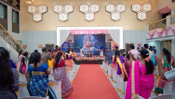 தீபாவுக்கு கிடைத்த பட வாய்ப்பு‌.. நெரிசலில் சிக்கிய அபிராமி.. கார்த்திகை தீபம் இன்றைய எபிசோட்!