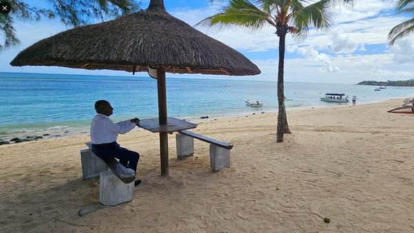 இங்க பத்திக்கிட்டு எரியுது.. இளையராஜா எங்கே சில் பண்றாரு பாருங்க.. குவியும் மோசமான கமெண்ட்டுகள்!