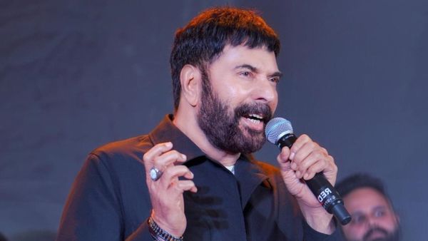 42 ஆண்டாக என்னோடு நீங்கள்.. என் பலமே என் ரசிகர்கள் தான்… நடிகர் மம்முட்டி பேச்சு!