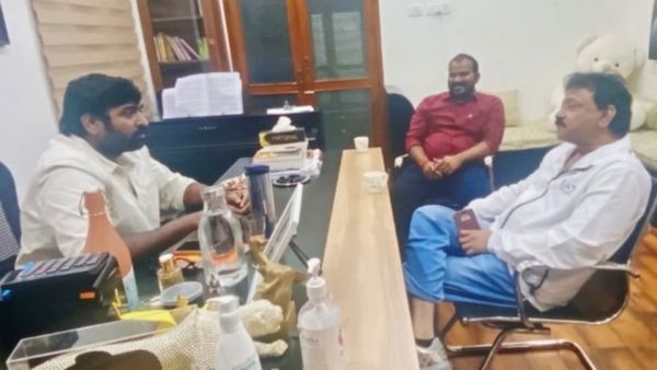 விஜய்சேதுபதி ஆபிஸுக்கு திடீரென வந்த ராம்கோபால் வர்மா.. அவரை பார்த்துட்டு என்ன சொன்னாரு தெரியுமா?