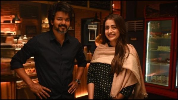 வாரிசு ஷூட்டிங் ஸ்பாட்டில் திரிஷா?.. ஒரே ரூமில் இருக்கும் புகைப்படங்கள்?.. புதுசு புதுசா கிளம்புது