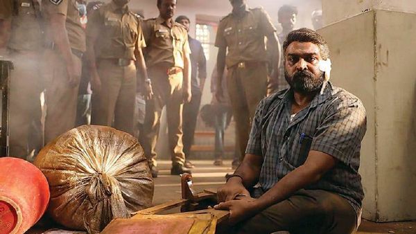 பாக்ஸ் ஆபிஸை தட்டித் தூக்க காத்திருக்கும் விஜய் சேதுபதி.. மகாராஜா முதல் நாள் வசூல் கணிப்பு!