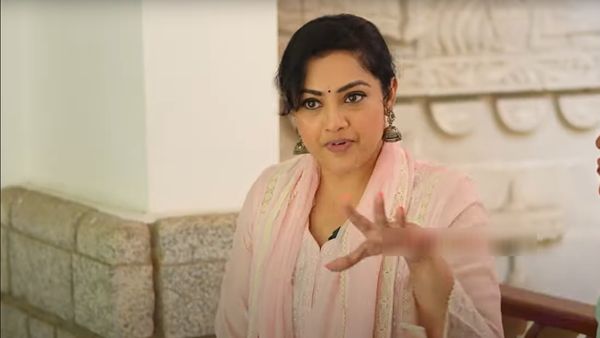 கேரளா ஸ்டைலில் பிரம்மாண்ட மாளிகை.. மீனாவின் ஹோம் டூர்.. அசந்துபோன ஃபேன்ஸ்!