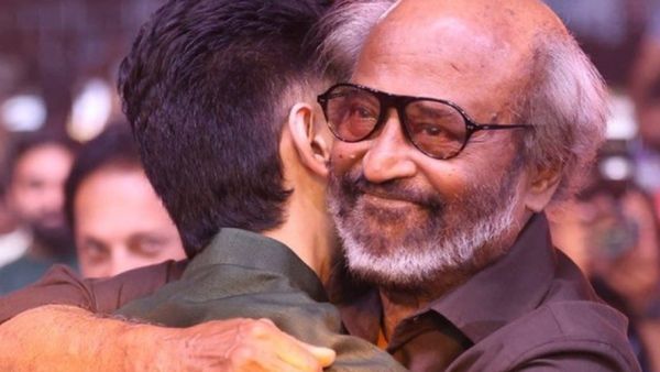 அனிருத்தை கட்டியணைத்த ரஜினிகாந்த்.. பின்னாடி இருந்து பெருமையா பார்ப்பது யாருன்னு பாருங்க!