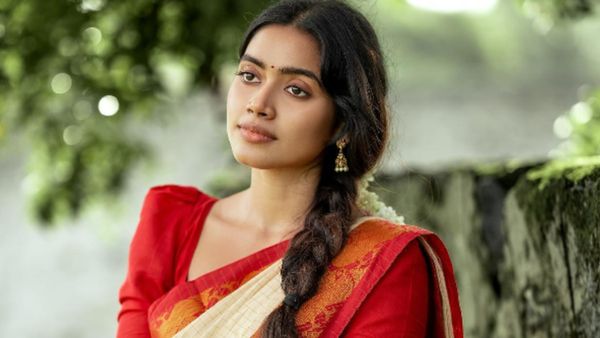 பிக்பாஸ் 8.. வாழ்வில் திருப்பம் கொடுக்குமா?.. சீரியலிலிருந்து வெளியேறிய நடிகை தர்ஷிகா யார் தெரியுமா?