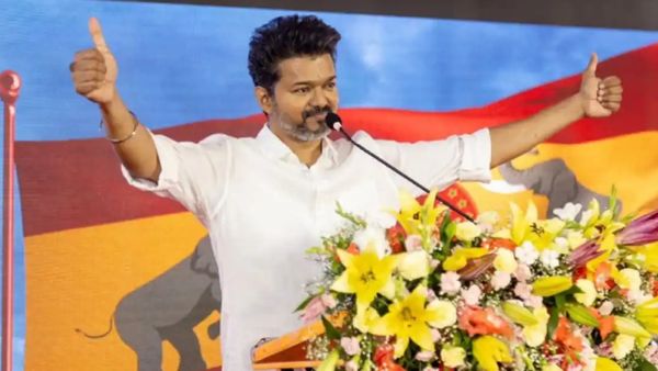 ரோகிணி தியேட்டர் ஓனருக்கு பதவி.. அண்ணன் பாஜகவாம்..விஜய்யின் அரசியல் அஜெண்டா என்ன?