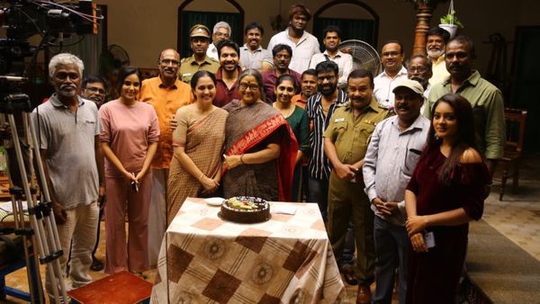 Devayani: நடிகை தேவயானி மீண்டும் நாயகியாக நடிக்கும் ‘நிழற்குடை’.. அட படத்தோட கதை இதுவா!