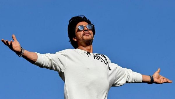 என்னது ஒரு நாளைக்கு மூன்று கோடி ரூபாய் சம்பளமா?.. யப்பா ஷாருக்கான் வேற லெவலில் மிரட்டுறாரே