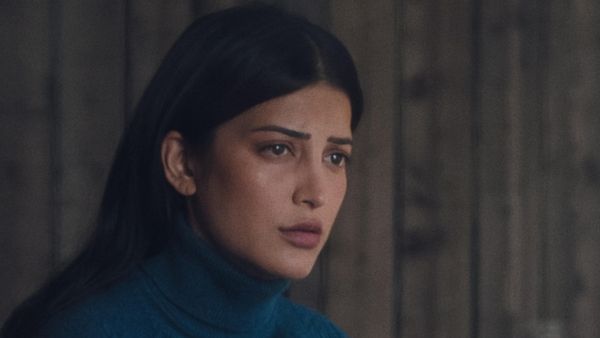 தனுஷை தொடர்ந்து ஹாலிவுட்டுக்கு செல்லும் ஸ்ருதிஹாசன்.. ‘தி ஐ’ பட போஸ்டரே சும்மா மிரட்டலா இருக்கே!