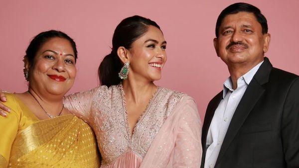 அந்த மாதிரி சீன்.. அம்மா, அப்பா போட்ட கண்டிஷன்.. பல பட வாய்ப்புகளை இழந்தேன்.. மிருணாள் தாகூர் ஓபன்!