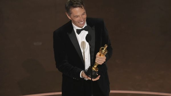 Oscar 2025: 5 விருதுகளை தட்டித்தூக்கிய அனோரா.. விருதை பாலியல் தொழிலாளிகளுக்கு அர்ப்பணித்த இயக்குநர்!