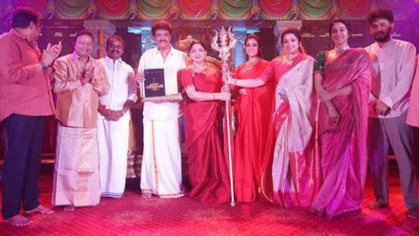 மூக்குத்தி அம்மன் 2: குடும்பத்தோடு விரதமிருக்கும் நயன்தாரா.. குஷ்பூ கொடுத்த பரிசு என்னனு தெரியுமா?