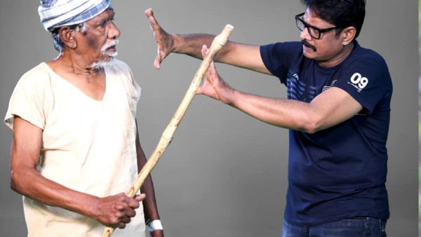 Manoj Bharathiraja: மனோஜ்க்கு கால்கள் பிடித்துவிட்ட பாரதிராஜா.. உடனே மனோஜ் என்ன செய்தார் தெரியுமா?