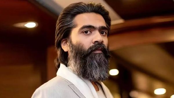 STR49 3 ஹீரோயின்களாம்.. கயாடு லோஹருக்கு தர்ம சங்கடமாம்பா.. சிம்பு கொடுத்து வைத்தவர்!