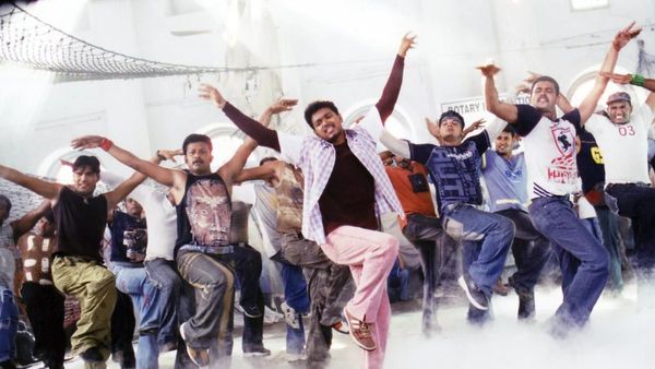 சச்சின் படத்துல மிஸ்ட் எஃபெக்ட்லாம் போட்டு விஜய் சாரை டார்ச்சர் பண்ணேன்.. ஓபனாக பேசிய ஜான் மகேந்திரன்!