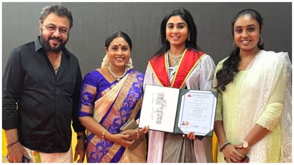 நிஜத்திலும் சூப்பர் அம்மா.. 2 மகள்களையும் டாக்டராக்கி அழகு பார்த்த சரண்யா பொன் வண்ணன்!