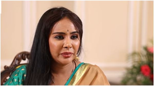 எப்போ டிரஸை கழட்டினேனோ.. அப்பவே என் வாழ்க்கை போச்சு.. கண்கலங்கிய ஸ்ரீரெட்டி!