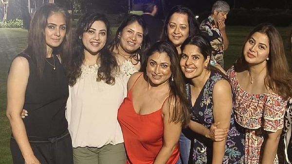 90's ரீயூனியனில் அட்டனன்ஸ் போட்ட நடிகைகள்.. மீனா டூ ரீமாசென் வரை.. செம லூட்டிதான் போலயே!