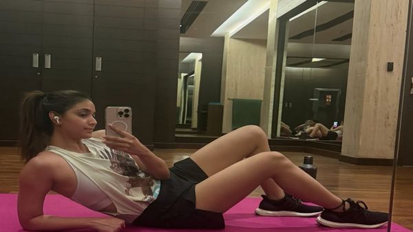 தெரு நாயுடன் கீர்த்தி சுரேஷ்.. என்ன செய்றாரு பாருங்க?.. ரசிகர்கள் செய்யும் அட்வைஸ்