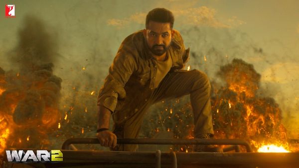 War 2 X Review: கூலிக்கு சரியான சவால் கொடுக்குதா வார் 2.. படம் எப்படி இருக்கு? ட்விட்டர் விமர்சனம்!