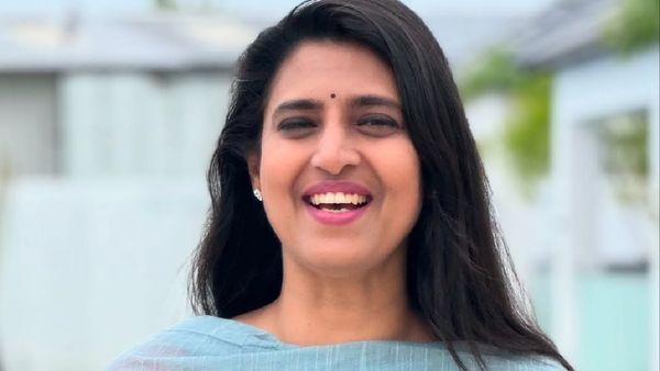 தமிழ்நாட்டுல அரசியல் அடிப்படை தகுதியே இரண்டு பொண்டாட்டி மெயின்டெய்ன் பண்றதா? நடிகை கஸ்தூரி கேள்வி