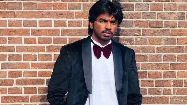 கோட் சூட்டில் கலக்கும் சூர்யா விஜய்குருநாதசேதுபதி.. அந்த பீனிக்ஸ் ஓடிடி எப்போ என கேட்கும் ஃபேன்ஸ்!