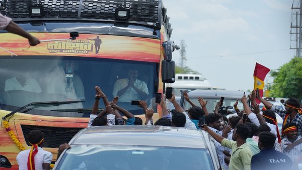 விஜய்யின் அரசியல் சுற்றுப்பயணத்தில் அஜித்.. ரசிகர்கள் செய்த சூப்பர் விஷயம்.. அட வேற லெவல்