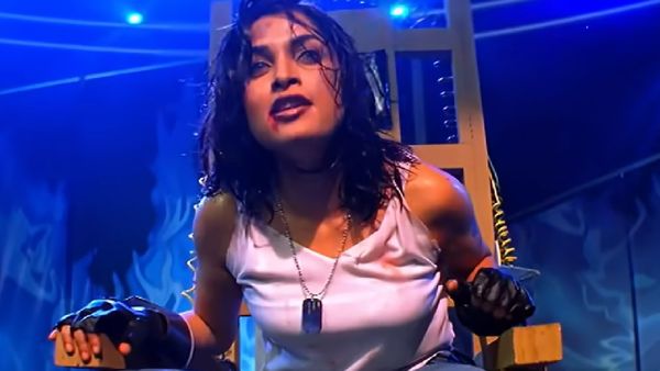 55 வயதில் ஐட்டம் பாட்டுக்கு ஆசைப்படும் ரம்யா கிருஷ்ணன்.. அதிலும் ஒரு டிவிஸ்ட் இருக்கு பாஸ்!