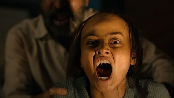 Vash Level 2 Review: மாணவிகளை வசியம் பண்ணி மந்திரவாதி படுத்தும் பாடு.. குலை நடுங்க வைக்கும் குஜராத்தி படம்!