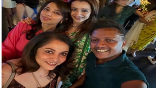 வீக் என்ட் பார்ட்டி?.. திரிஷா, ரம்யா கிருஷ்ணன்னு நட்சத்திர பட்டாளமே இருக்கே.. நேற்றிரவு பாரில் ஆட்டம்?