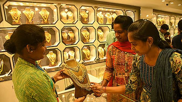 gold rate | தங்கம், வெள்ளி விலை இன்று மீண்டும் உயர்வு.. இப்படி மட்டும்  வாங்கியிருந்தால், கொட்டும் பணம்