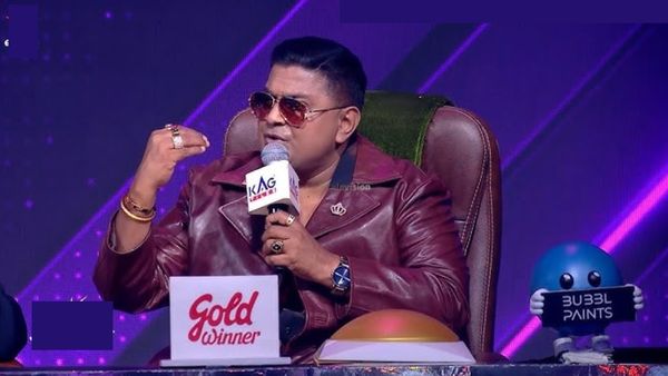 லவ்வரை எதுவுமே பண்ணலனா.. அப்புறம் எதுக்குடா லவ் பண்ற.. சூப்பர் சிங்கர் மேடையை அலற விட்ட மிஷ்கின்