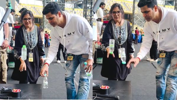 ஜன நாயகன் இசை வெளியீட்டு விழா.. தண்ணீர் பாட்டிலுடன் விளையாடும் அனுராதா - கிரிஷ்.. ஜாலி வீடியோ