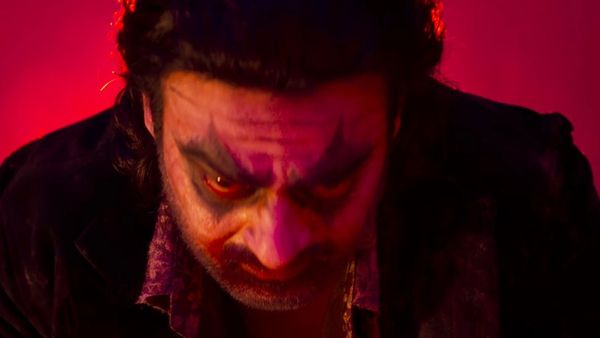 என்னங்கடா கடைசியில பிரபாஸை ஜோக்கர் ஆக்கிட்டீங்க.. காஞ்சனாவா.. அரண்மனையா?.. தி ராஜாசாப் டிரைலர்!