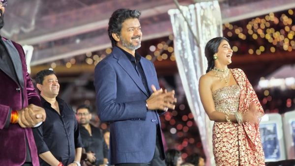 தலைவா 2026 நம்மளோடதுதான்.. ரசிகர்கள் சொன்னதும்.. எழுந்து வந்து விஜய் செய்த செயல்.. செம போங்க!