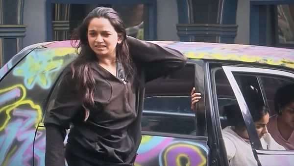 Bigg Boss Tamil 9 - ஓன கிழவி பார்வதி வாய மூடுடி..மூஞ்சிலேயே வாந்தி எடுப்பேன்..விஜே பாருவை வெளுத்த திவ்யா கணேஷ்