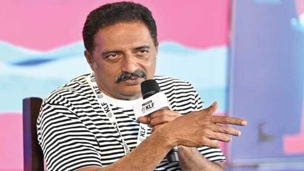 பாலிவுட் சினிமாக்களை விளாசிய பிரகாஷ் ராஜ்.. மனுஷன் இந்த அடி அடிச்சிருக்காரே ப்பா!
