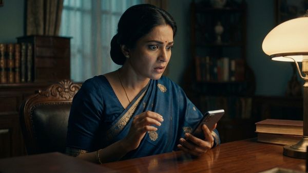 அந்த நடிகையுடன் புருஷனை நடிக்க வச்சது தப்பா போச்சு.. நைட் எல்லாம் ஆள் எஸ்கேப்.. புலம்பும் மனைவி?