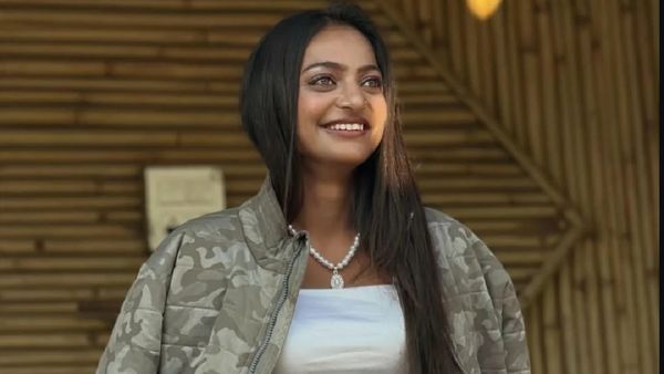 Monalisa: சொந்த வசதி முக்கியமல்ல.. முதல் பட சம்பளத்தில் பெண்களுக்காக பள்ளி கட்டும் 'வைரல் மங்கை' மோனலிசா!