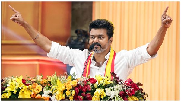 TVK பத்தி பேசுனா.. கெட்டவார்த்தையில் கமெண்ட் போடுவியா?.. விளாசிய நடிகை!