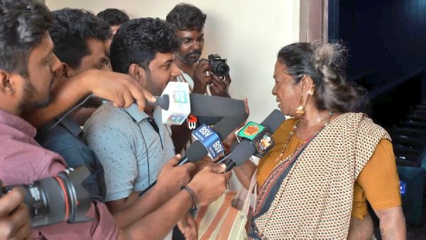 தாய் கிழவி டிரைலர்ல தவெக விஜய் கட்சி டயலாக்.. சிவகார்த்திகேயன் தயாரிப்பில் இதை நோட் பண்ணீங்களா!