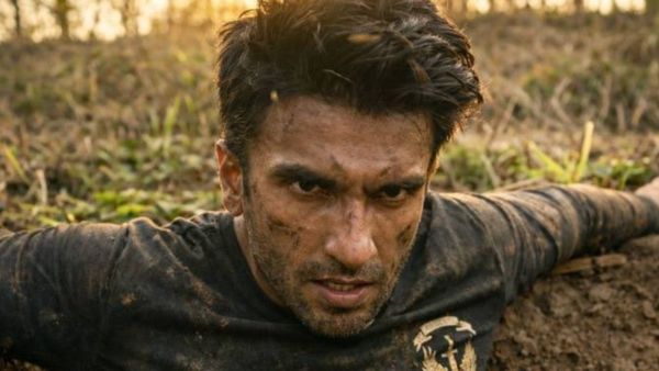 தலையை துண்டித்து உதைக்கும் காட்சியை நீக்கிய சென்சார் போர்ட்.. துரந்தர் 2 ரன் டைம் குறைப்பு!