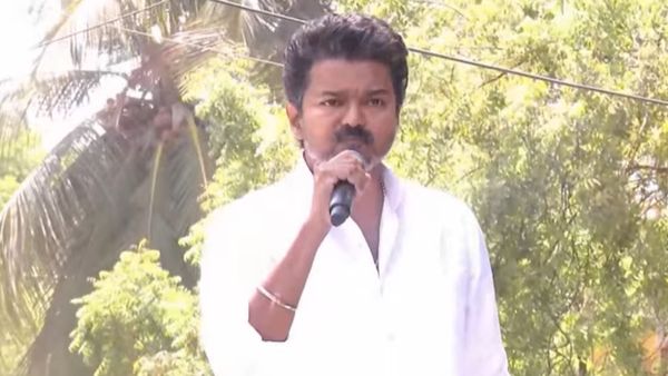 பிரச்சார வாகனத்தில் இருந்து இறங்கி.. காருக்கு மாறிய விஜய்.. வில்லிவாக்கம் பிரச்சாரம் ரத்து!
