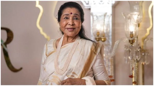 பாடகி ஆஷா போஸ்லேவின் உடலுக்கு அரசு மரியாதையுடன் இறுதிச் சடங்கு!