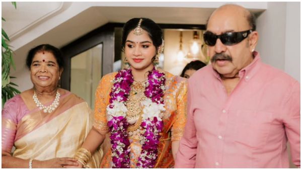 விஜயகுமார் வீட்டில் குஷி.. குட்டி வரவுக்காக காத்திருக்கும் குடும்பம்.. பேத்தியின் 5ம் மாத வளைகாப்பு